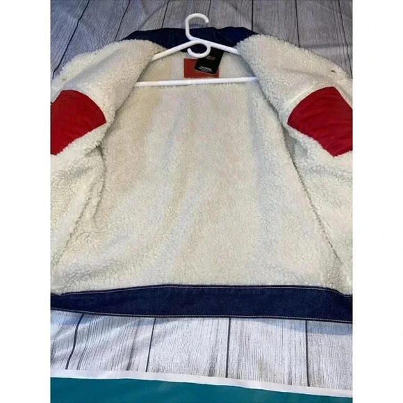 Levi's Men's Denim Trucker Jacket S Sherpa Reversible Embroidered Lunar New Year - Picture 3 of 10